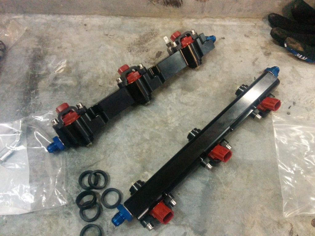 Nismo 740CC injectors installed in the rails. 