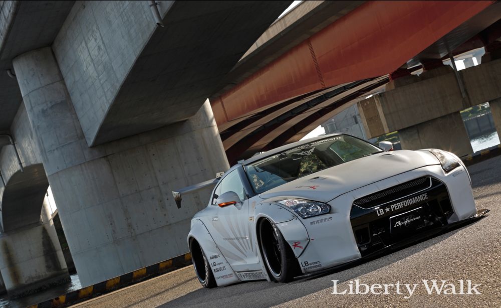 Liberty Walk Wide Body Kit, Version 1 - Nissan GT-R R35