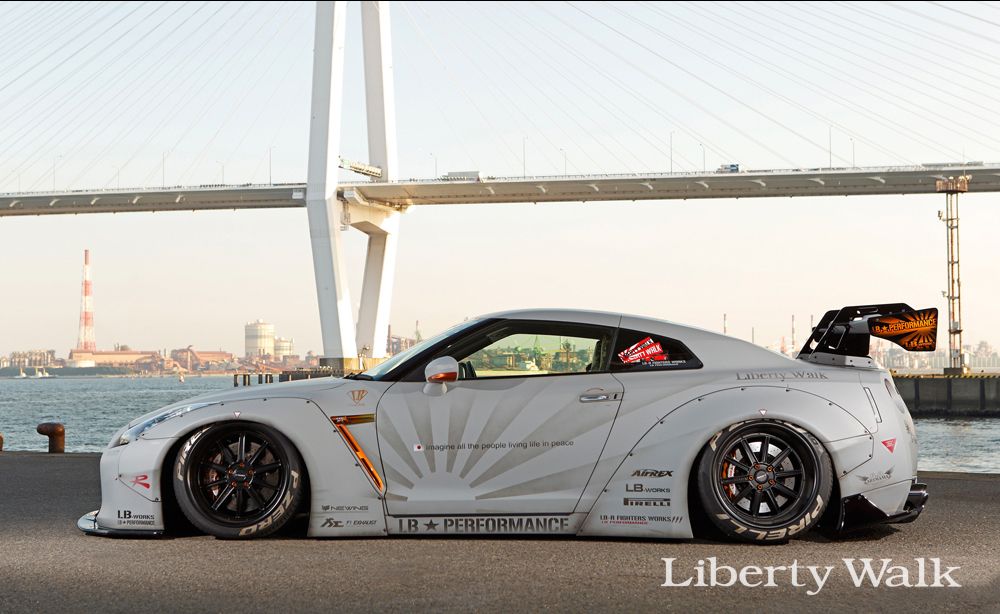 Liberty Walk Wide Body Kit, Version 1 - Nissan GT-R R35